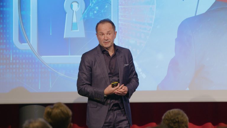 How to Hire the Best Keynote Speaker: Essential Tips for Event Success
